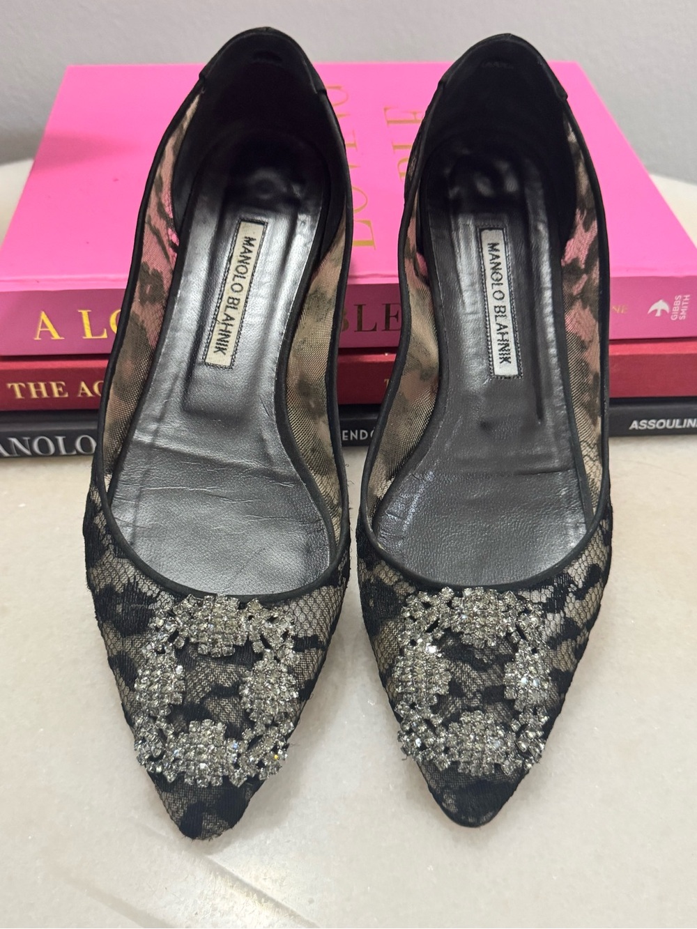 Manila Blahnik Hangisi Lace Flats
